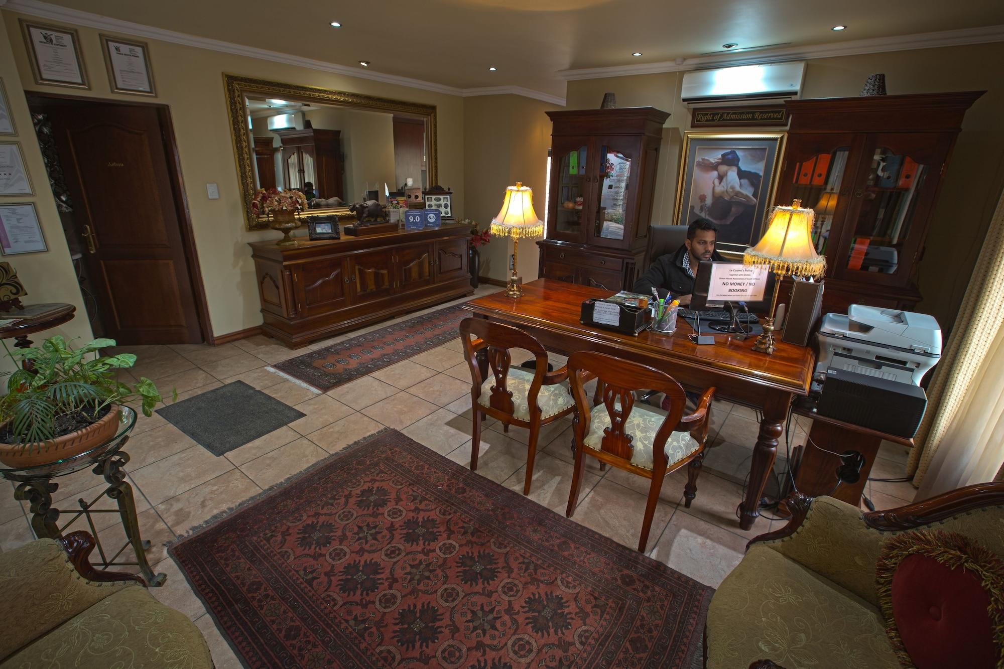 Vista Lobby Le Cozmo Guest House