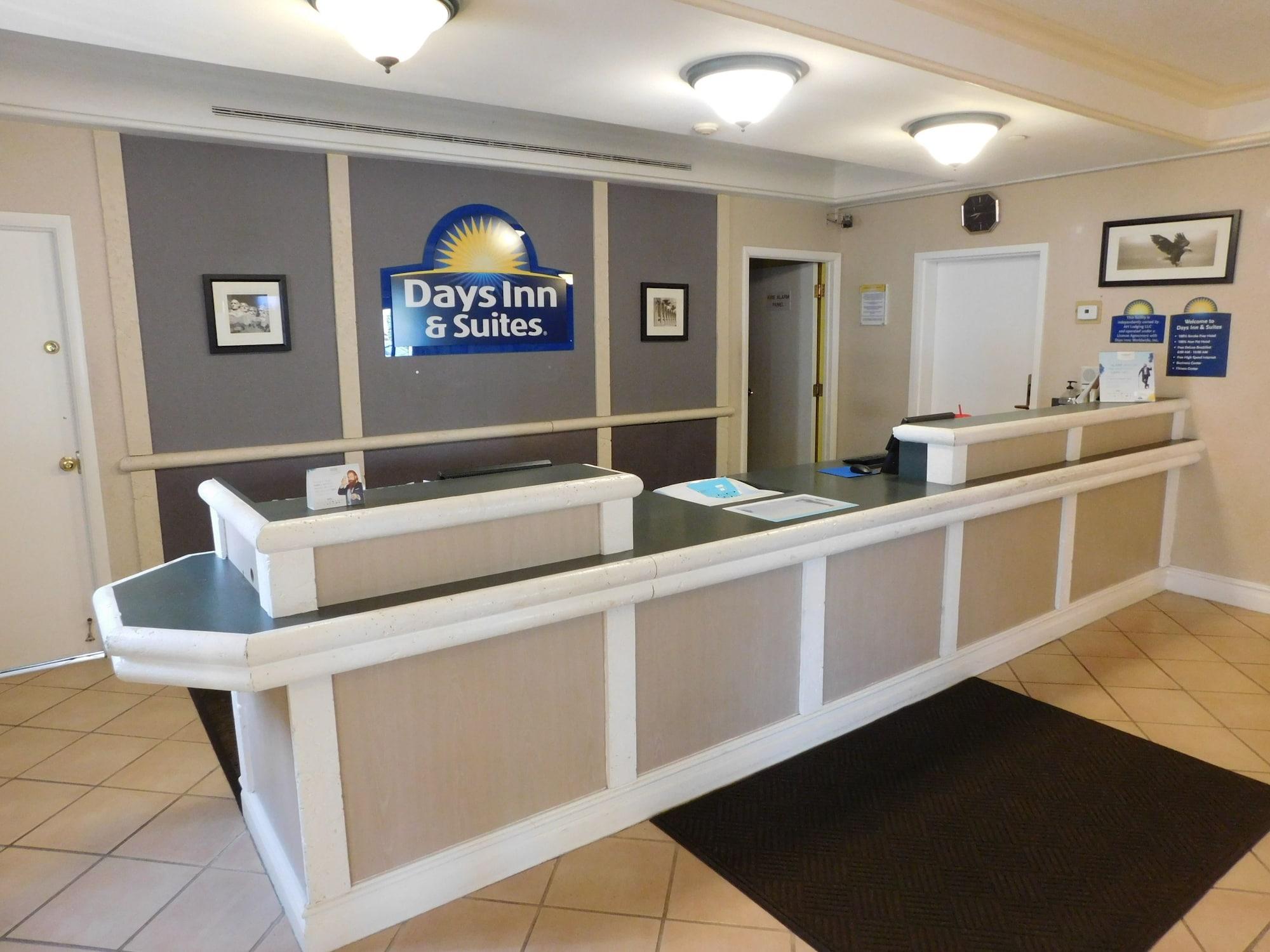Vista Lobby Days Inn & Suites by Wyndham Arlington Heights