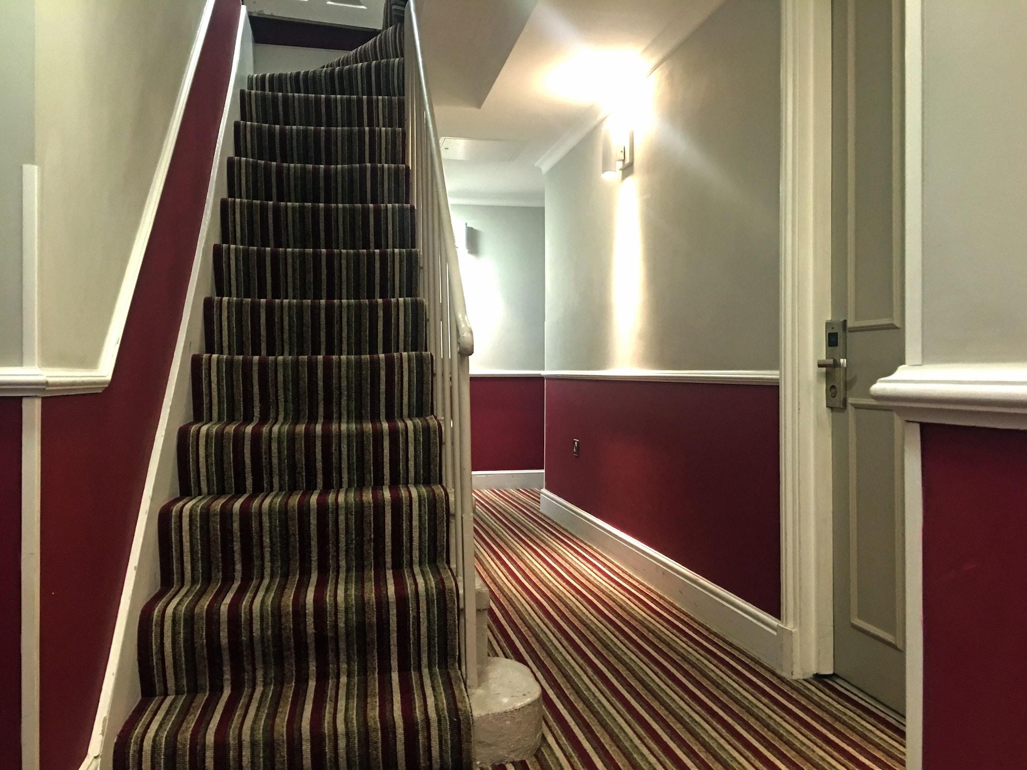 Varios Royal Cambridge Hotel