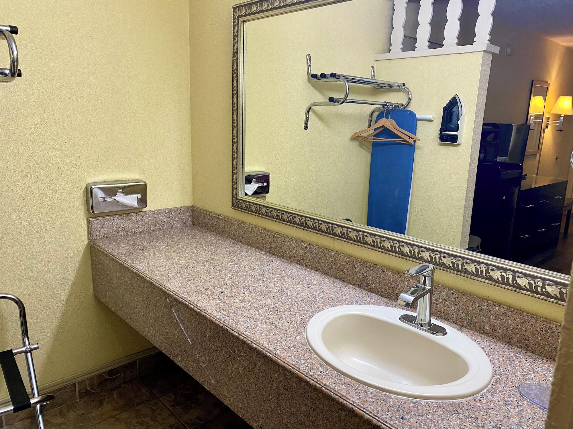 Equipamiento de Habitación Super 8 by Wyndham Albuquerque Downtown