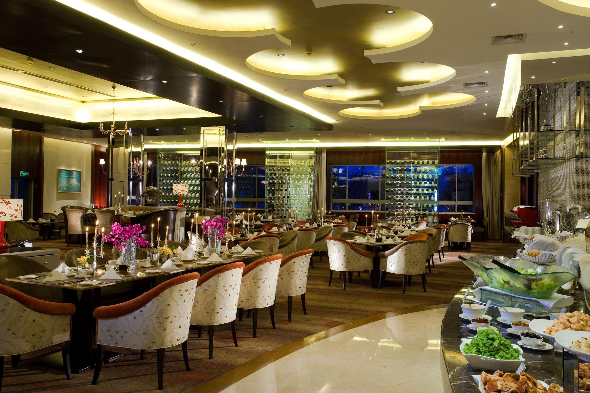 Restaurant Huaqiao New Century Grand Hotel