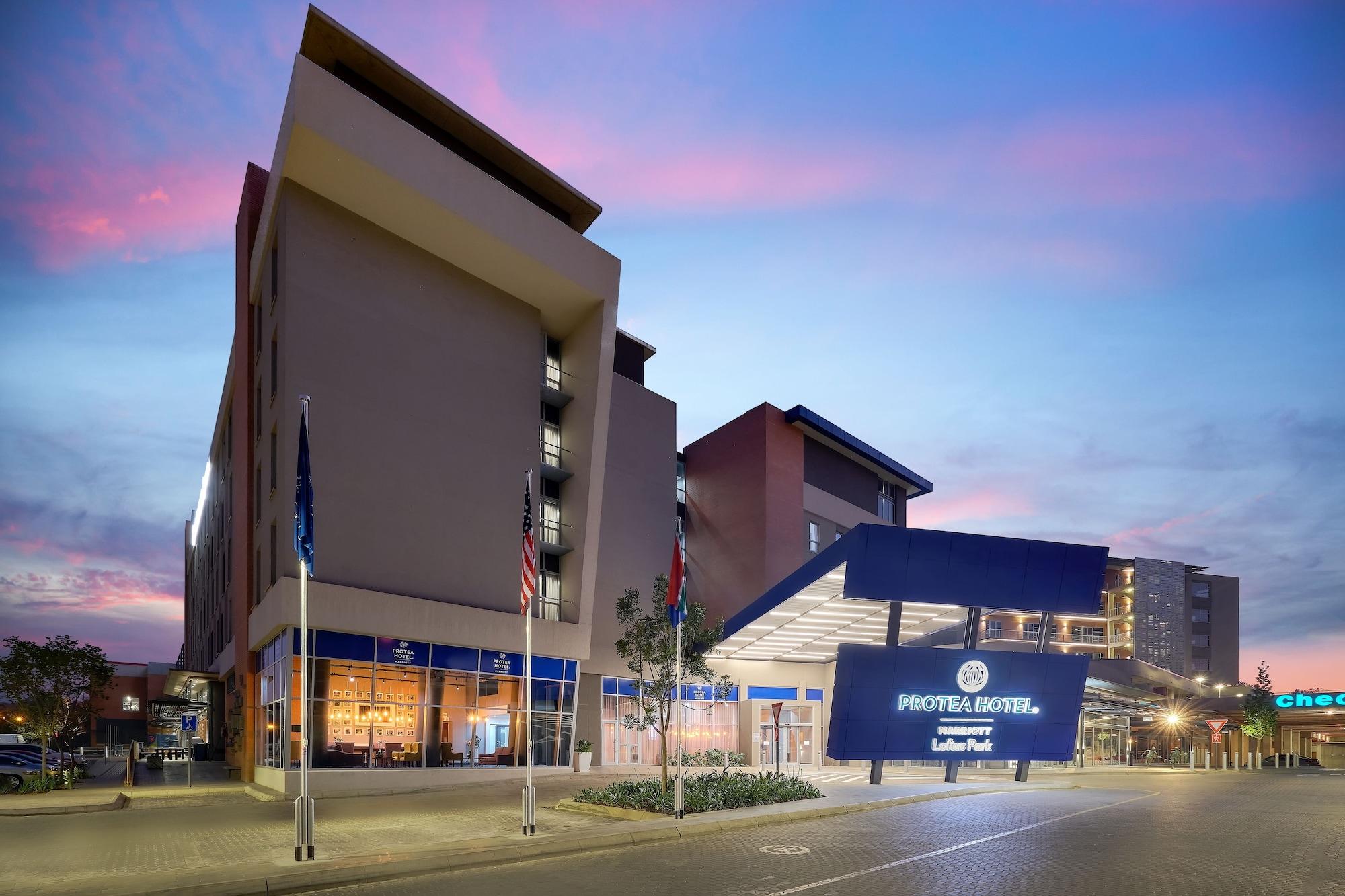 Vista Exterior Protea Hotel by Marriott Pretoria Loftus Park