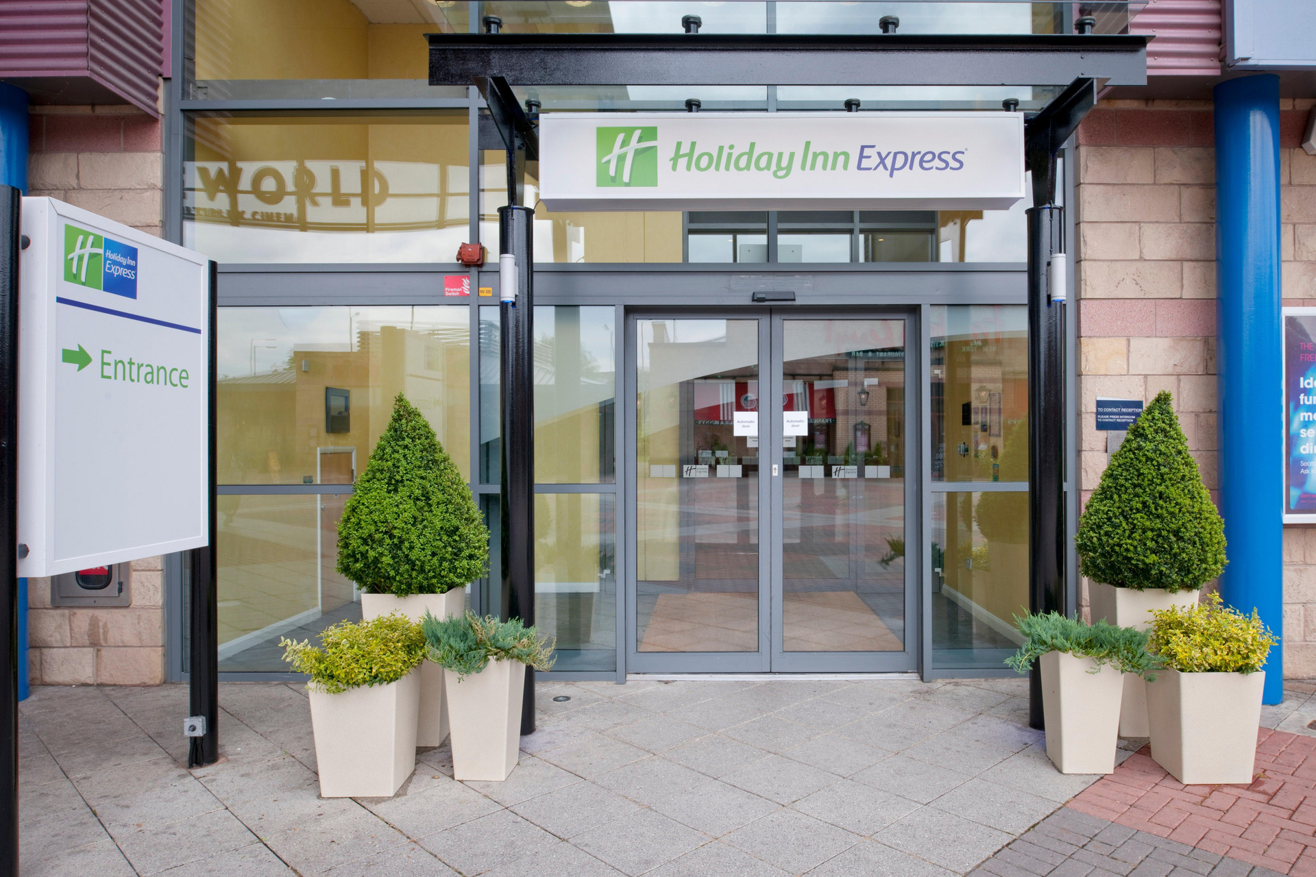 Vista Exterior Holiday Inn Express Bradford City Centre by IHG