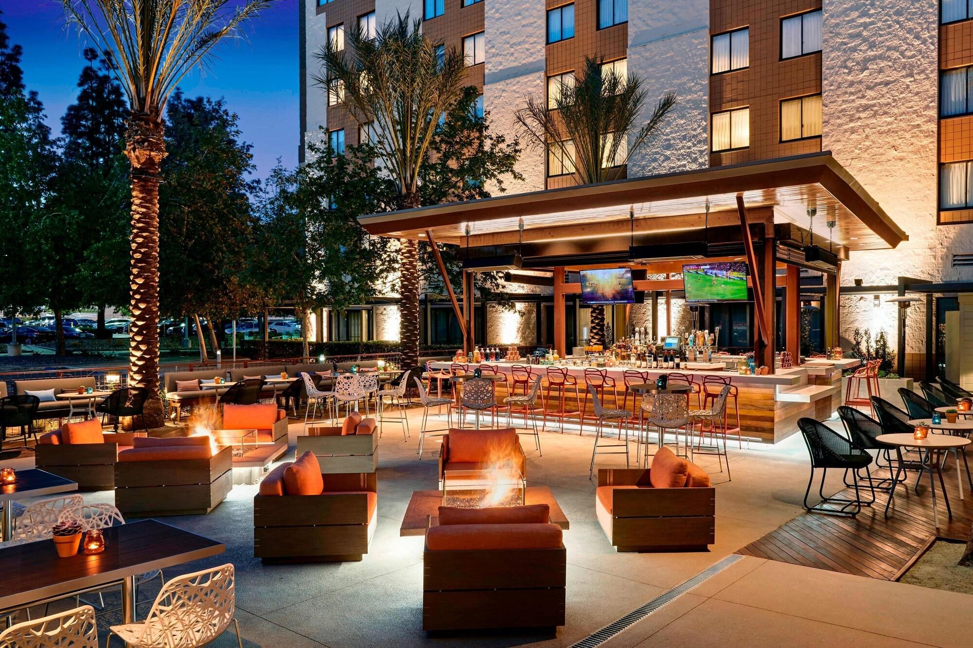 Restaurant Los Angeles Marriott Burbank Airport