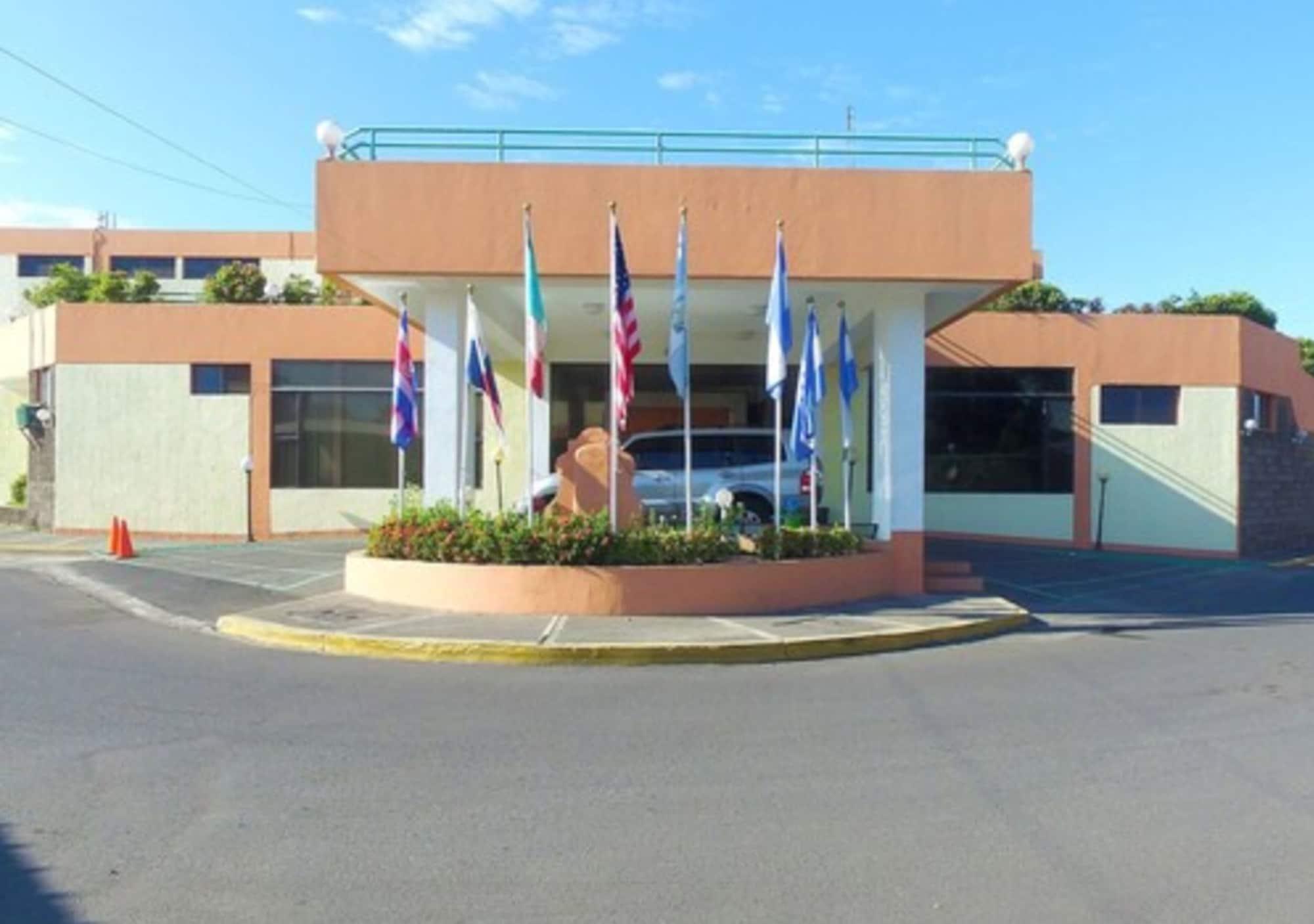 Vista Exterior Hotel Martita