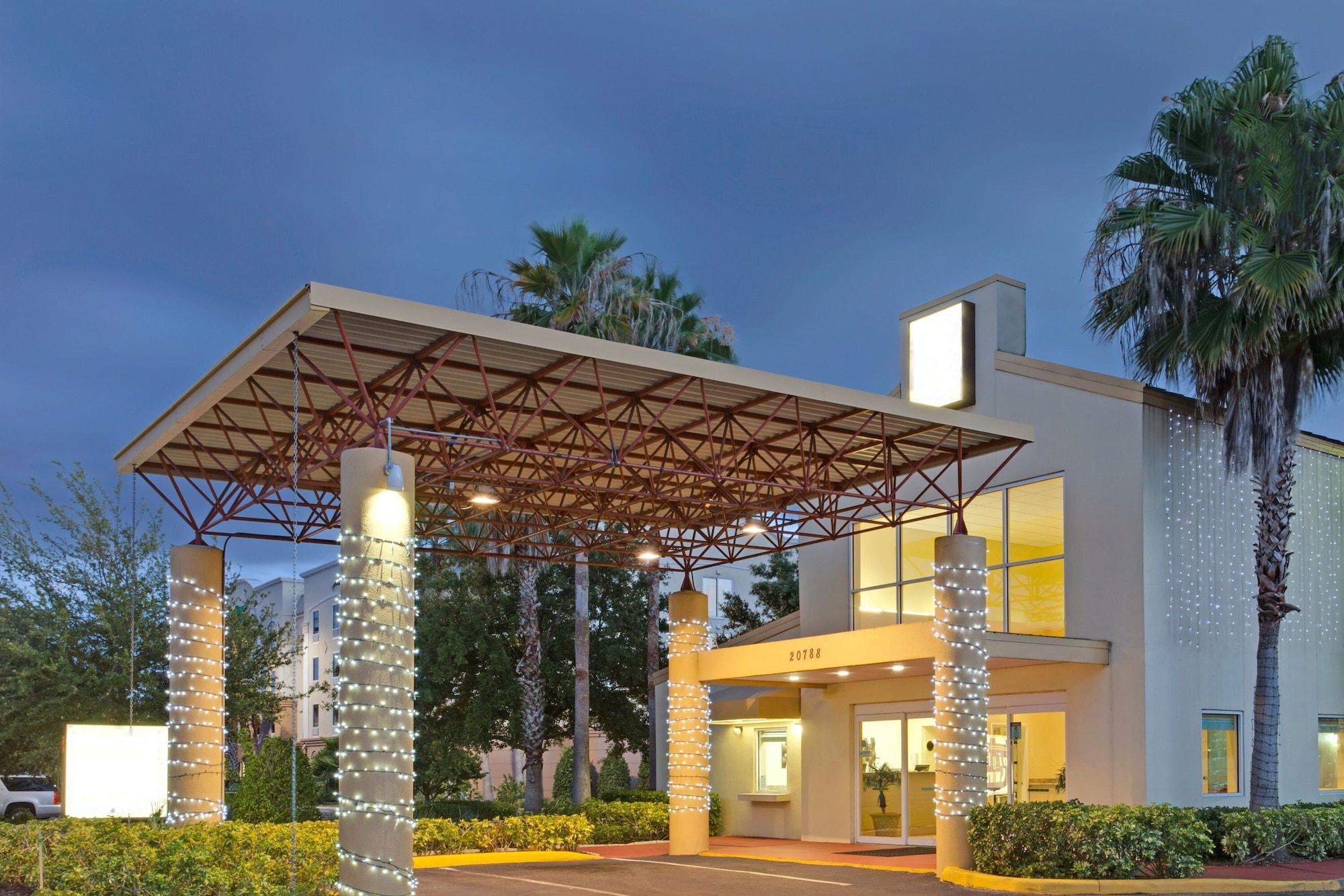 Varios Clearwater Hotel