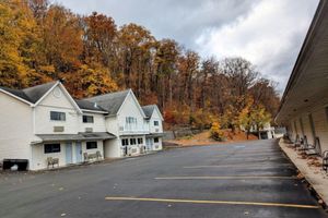 Alojamiento - The Falls Motel - 2 Mi to " Watkins Glen State Park, Seneca Lake " AND 4 Mi to Watkins Glen International Track " The Glen "