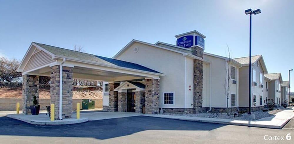 Vista Exterior Cobblestone Inn & Suites