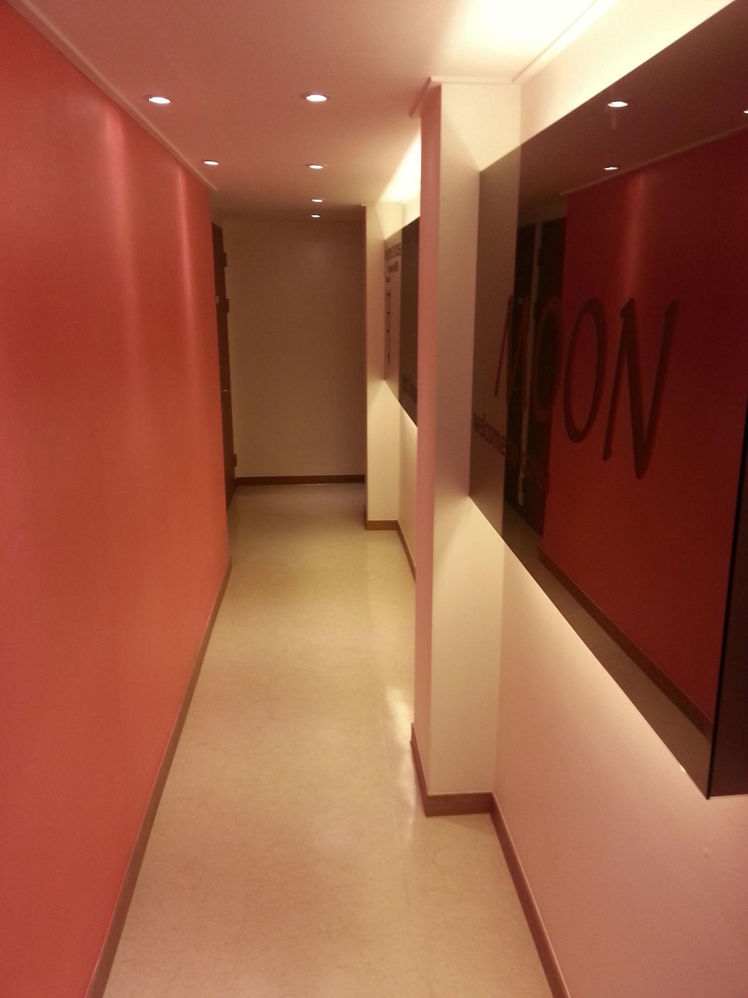 Varios Moon Sun Guesthouse