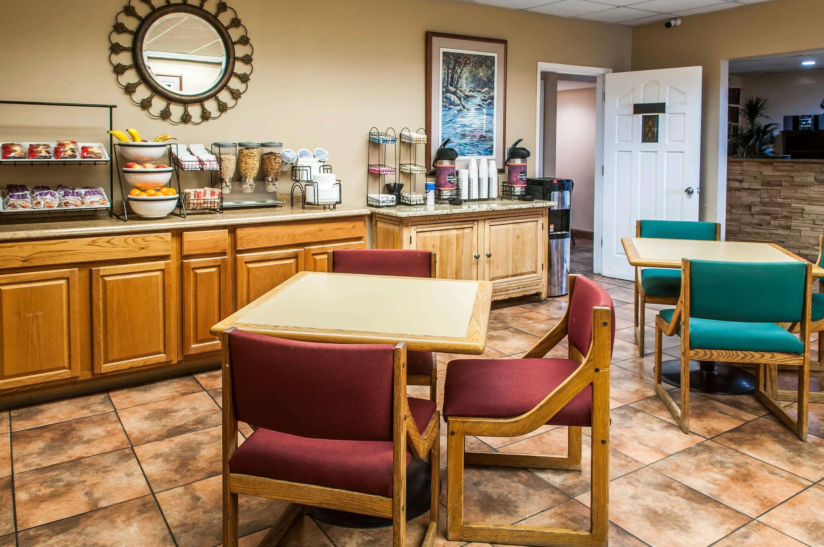 Restaurant Suburban Studios East
