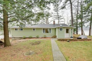 Renta temporal - Falmouth Vacation Rental On Highland Lake!
