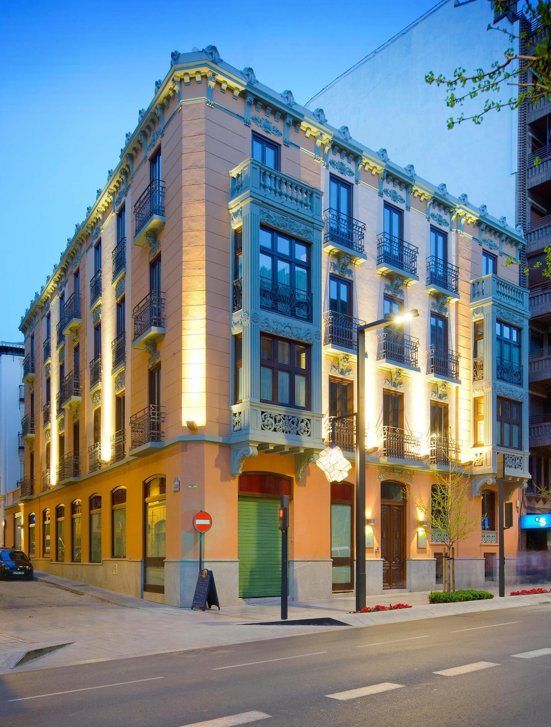 Vista Exterior Suites Gran Via 44 Apartahotel