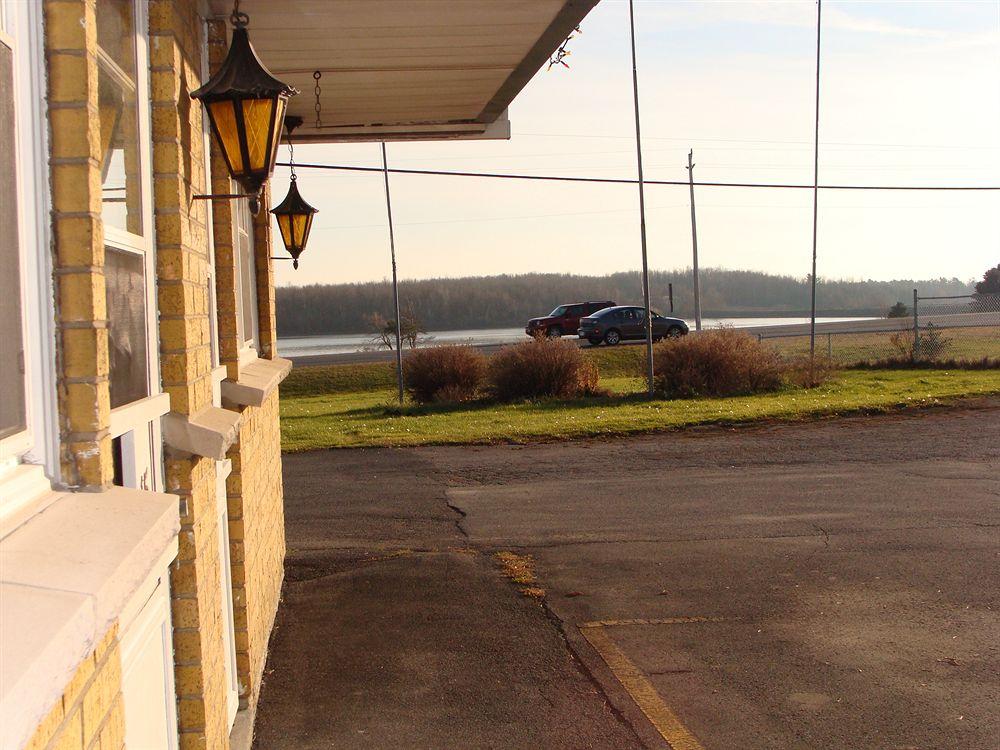 Vista Exterior Lion Motel