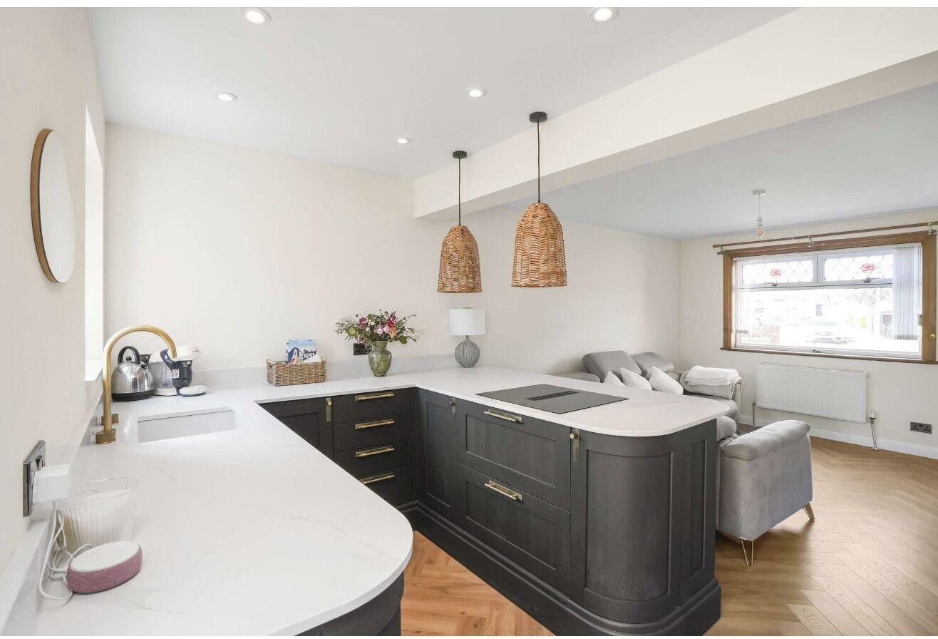 Equipamiento de Habitación 2-Bedroom Home with Parking and Garden