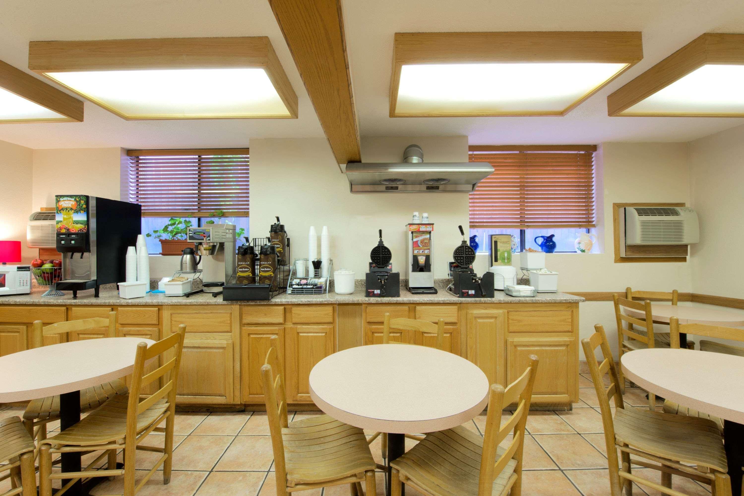 Restaurant Super 8 by Wyndham Cortez/Mesa Verde Area
