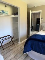 Alojamiento - Country oasis with shared swimming pool & hot tub, back yard/deck