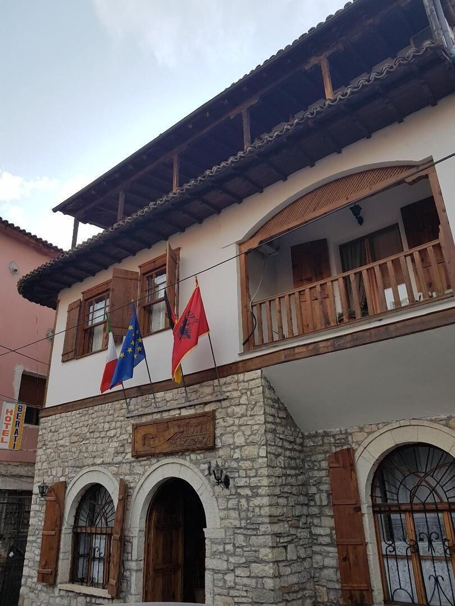 Vista Exterior Hotel Berati