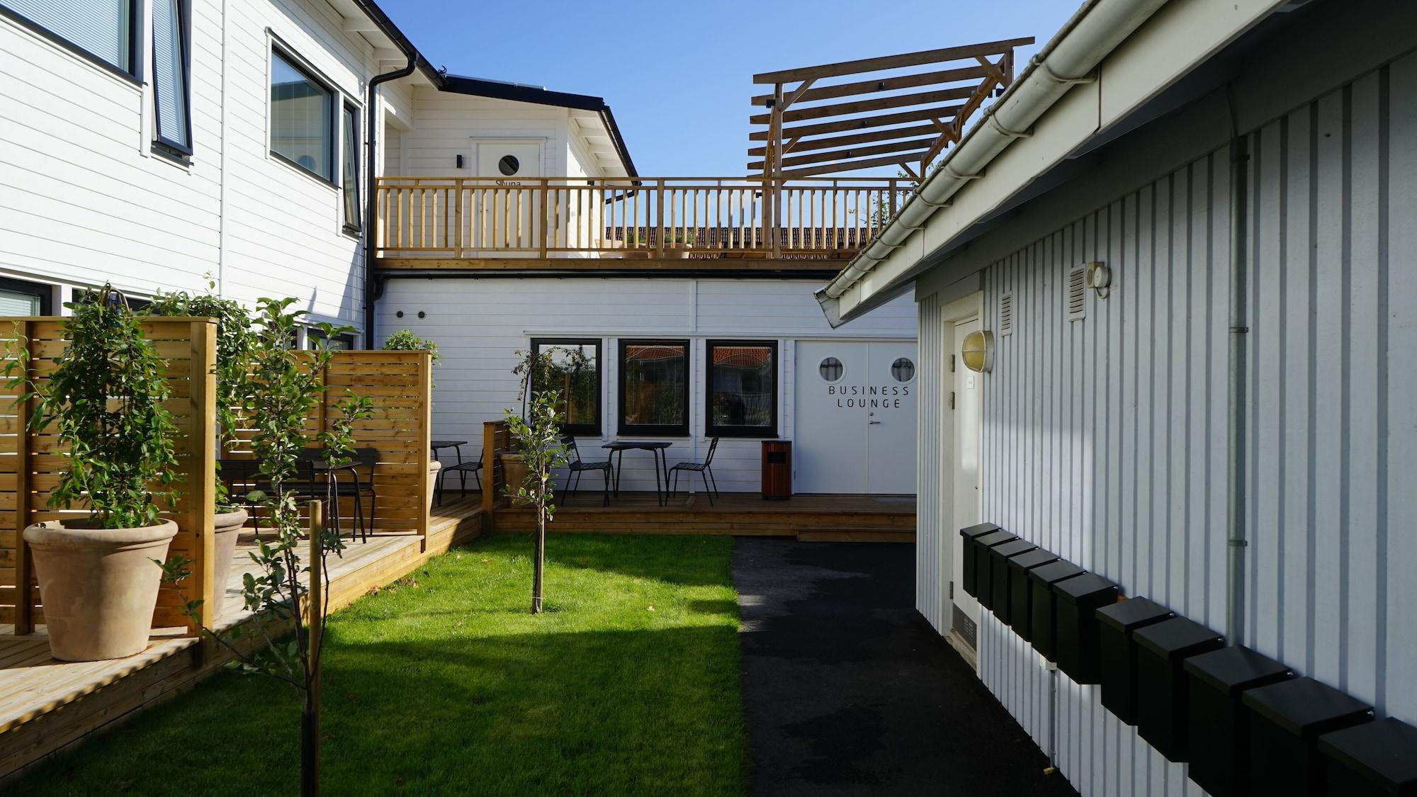 Vista Exterior Easy Livin Apartment Hotel by Stubor