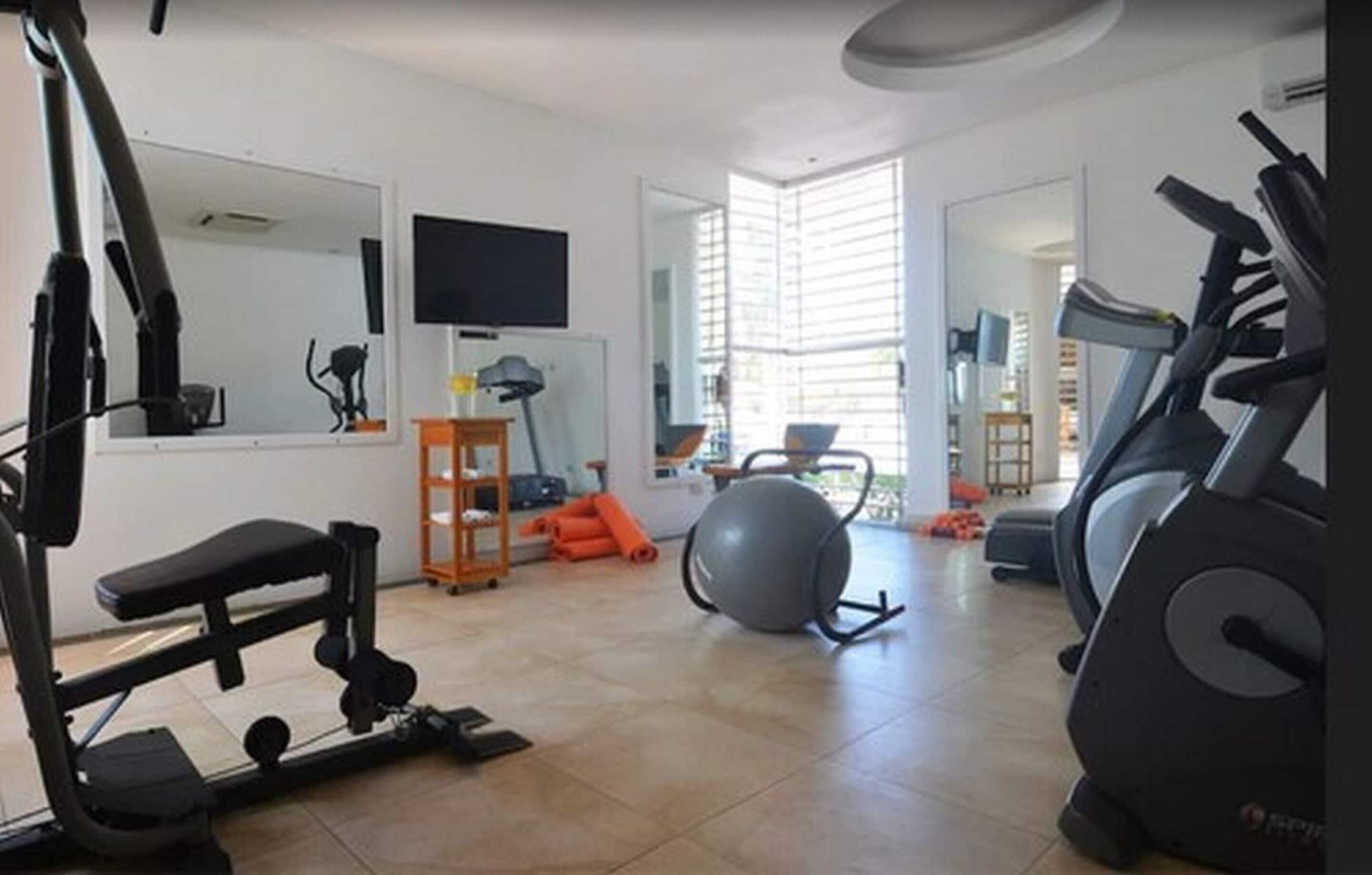 Gimnasio Azura Beach Resort - All Inclusive - Adults Only