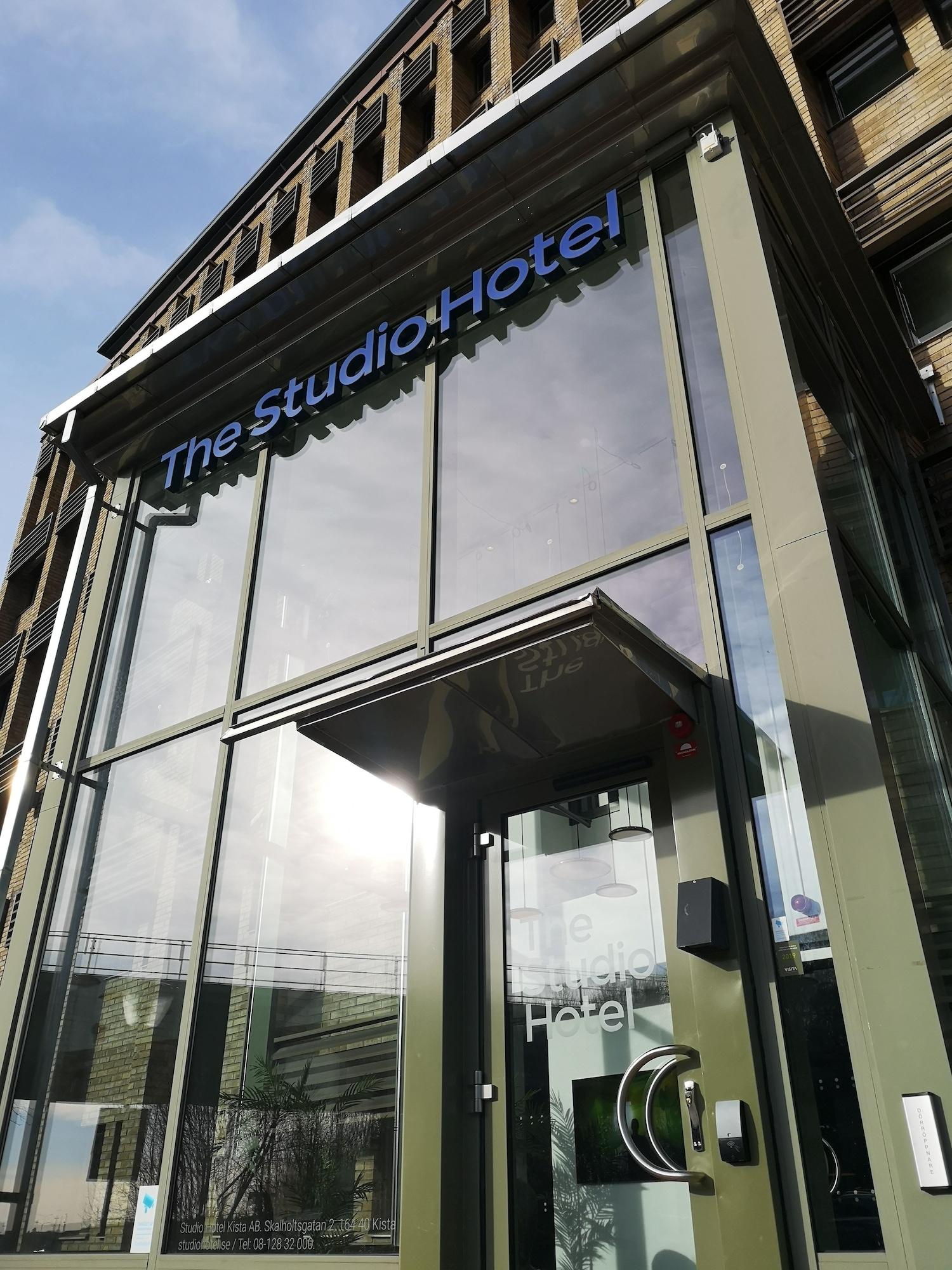 Vista Exterior First Hotel The Studio