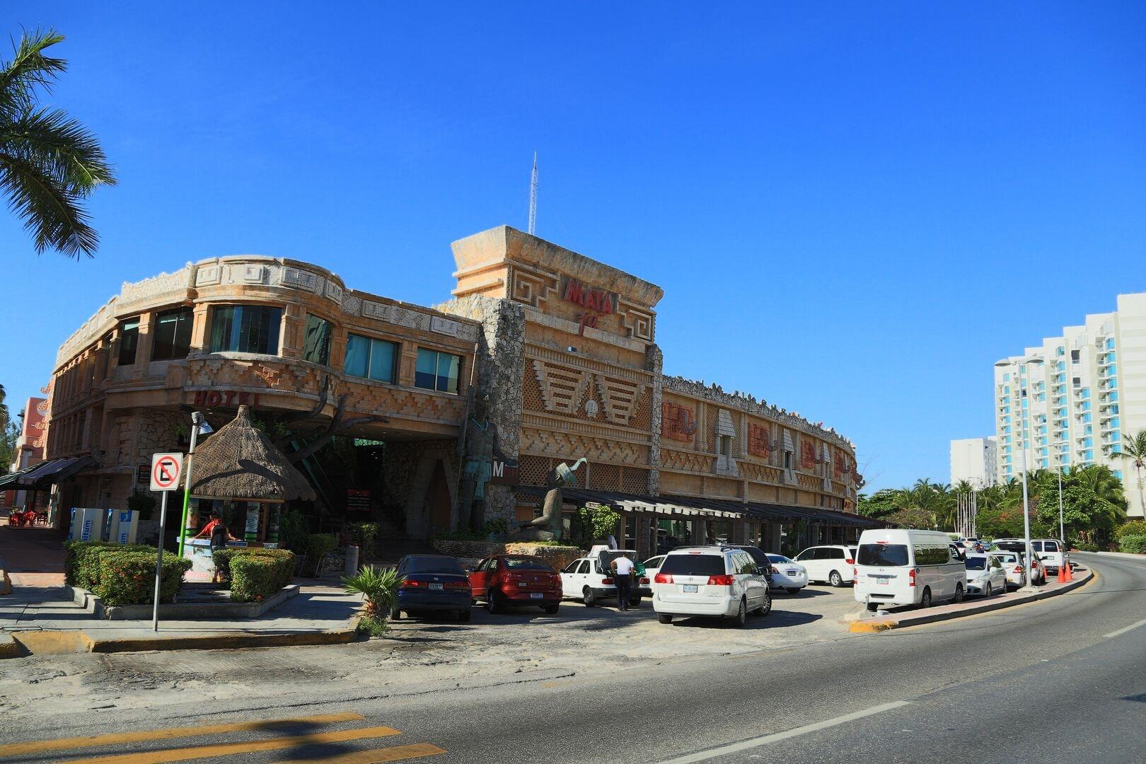 Varios Suites Costa Cancun