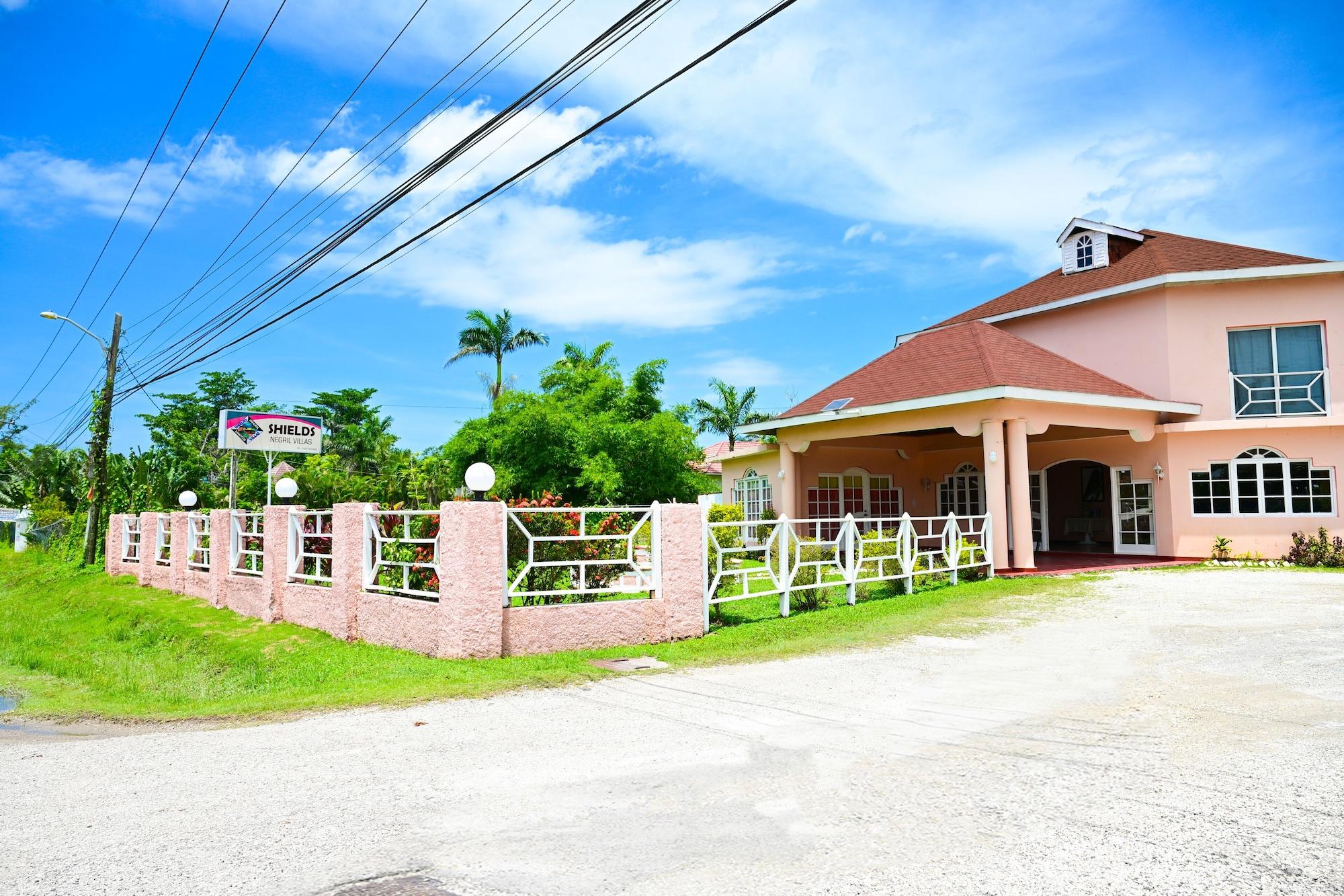 Vista Exterior Shields Negril Villas