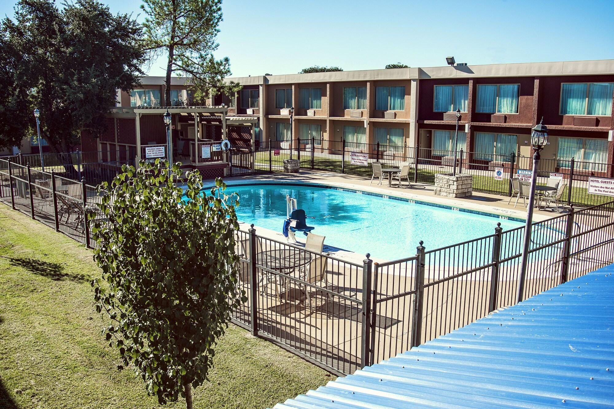 Vista Piscina Express Inn & Suites