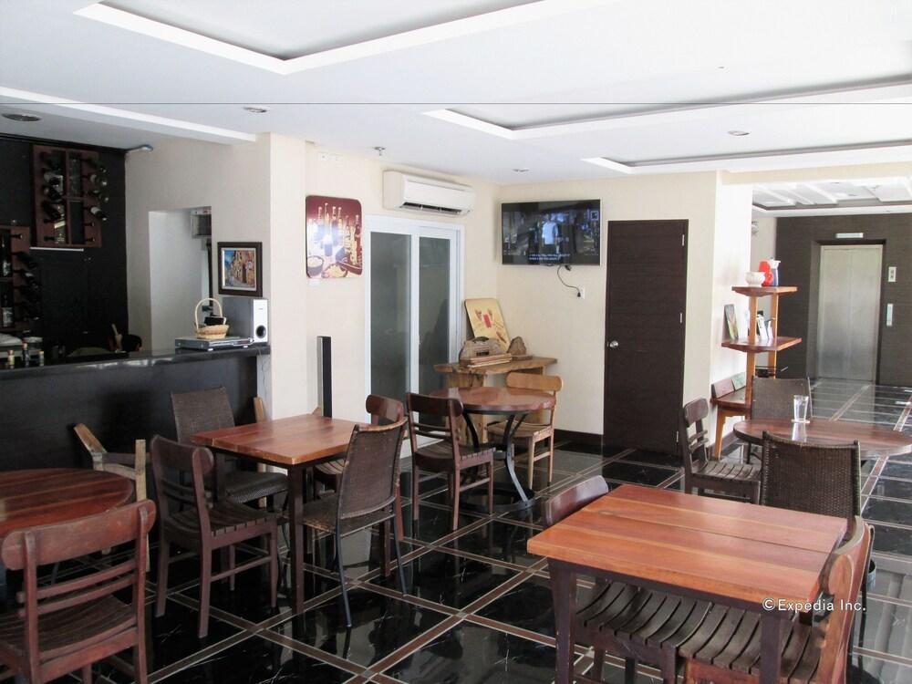 Restaurant Upperhouse Hotel Formerly Pacifico Boutique by Hiverooms