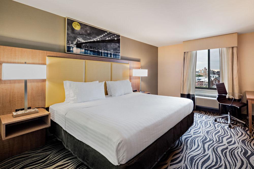 Varios Holiday Inn Express Brooklyn, an IHG Hotel