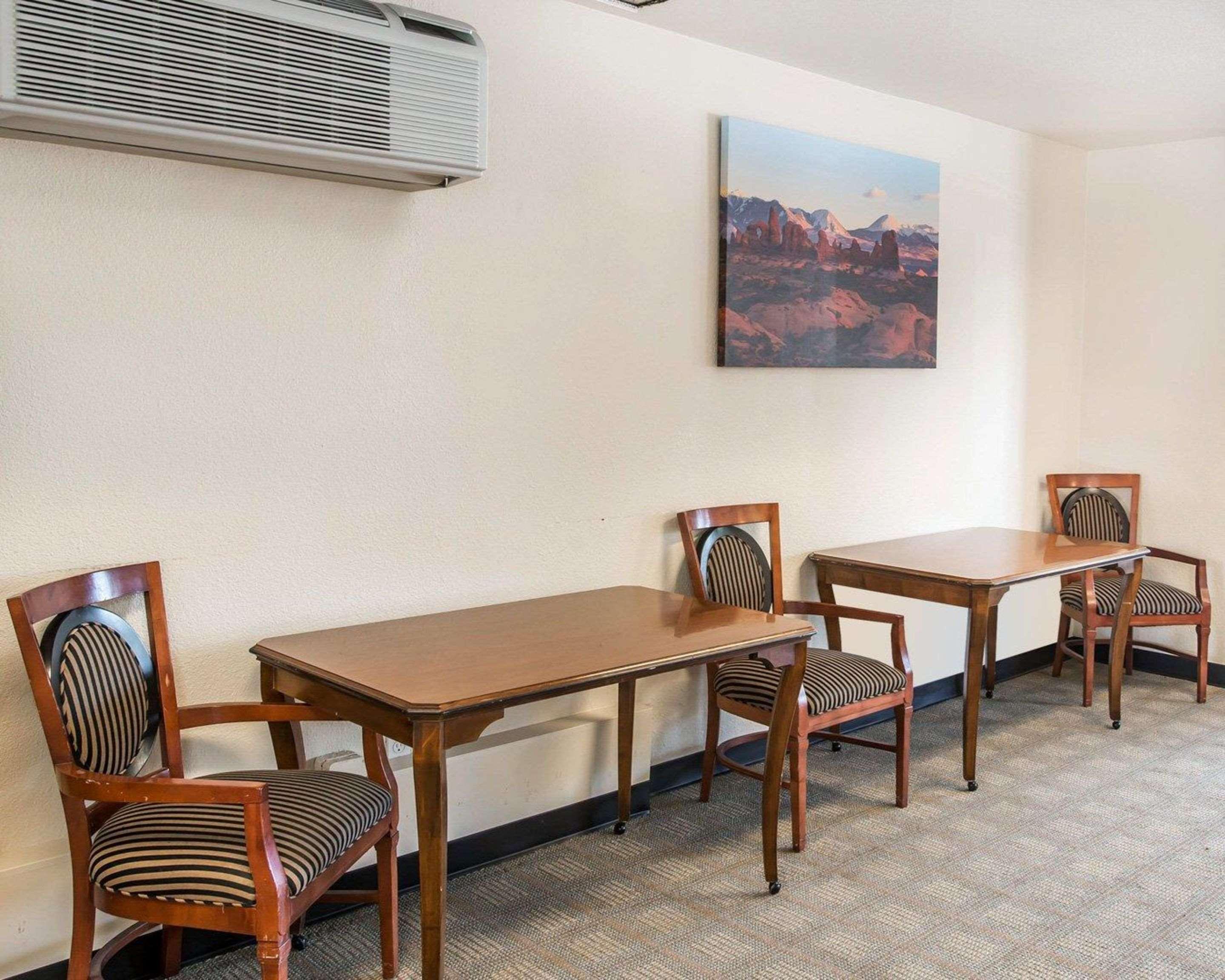 Restaurant Rodeway Inn Greeley