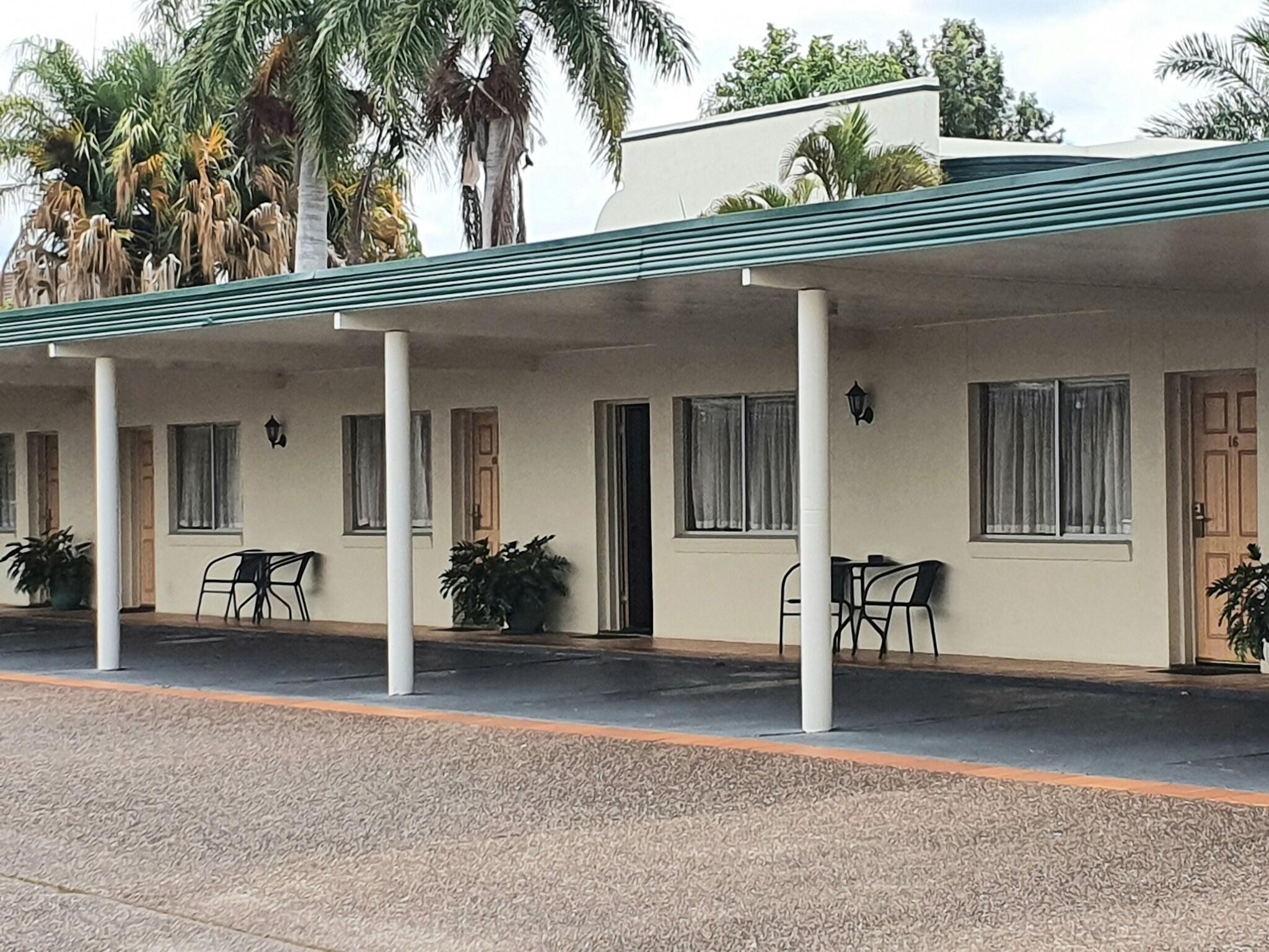 Vista Exterior McNevins Parkway Motel