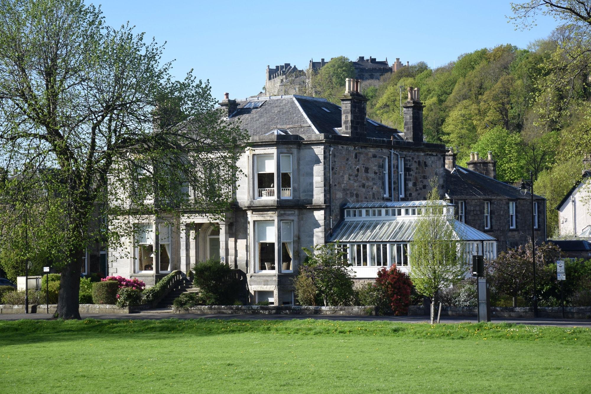 Varios Victoria Square