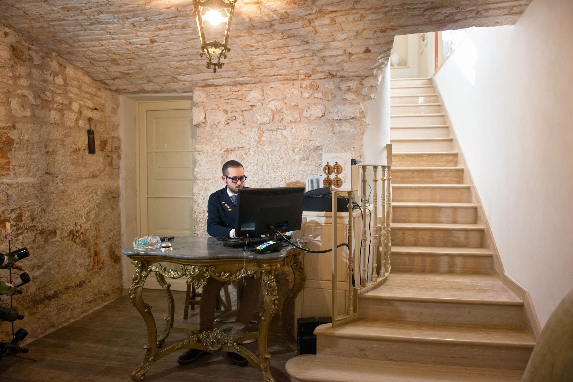 Vista Lobby Palazzo Scotto - Widespread Collection