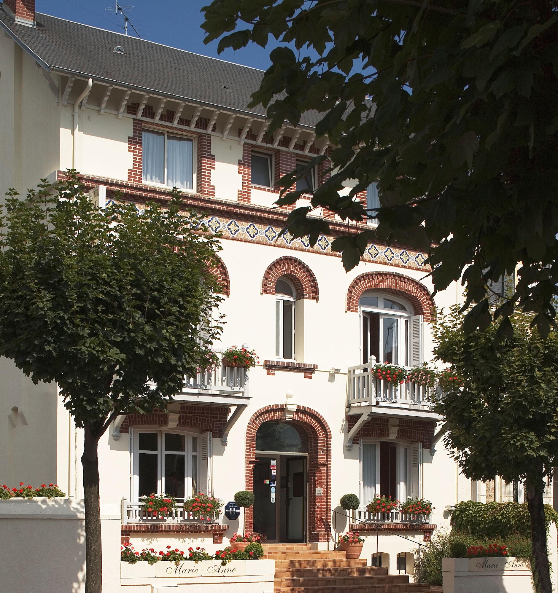 Varios Hôtel Marie-Anne