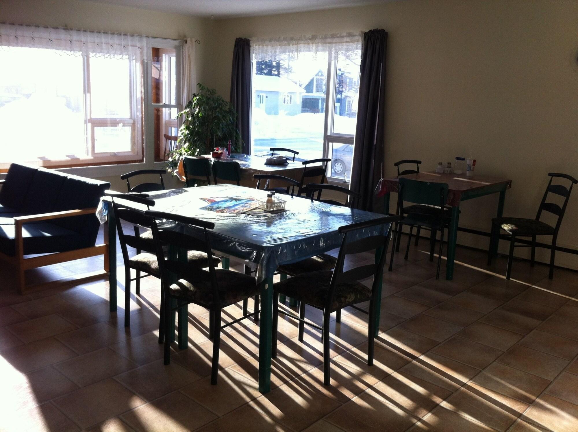 Varios Auberge la Sept-Îloise