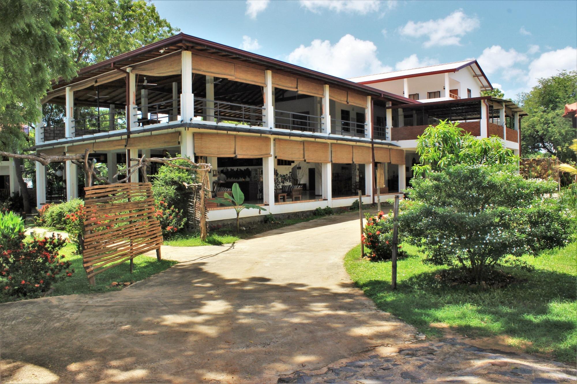 Vista Exterior Blue Turtle Hotel