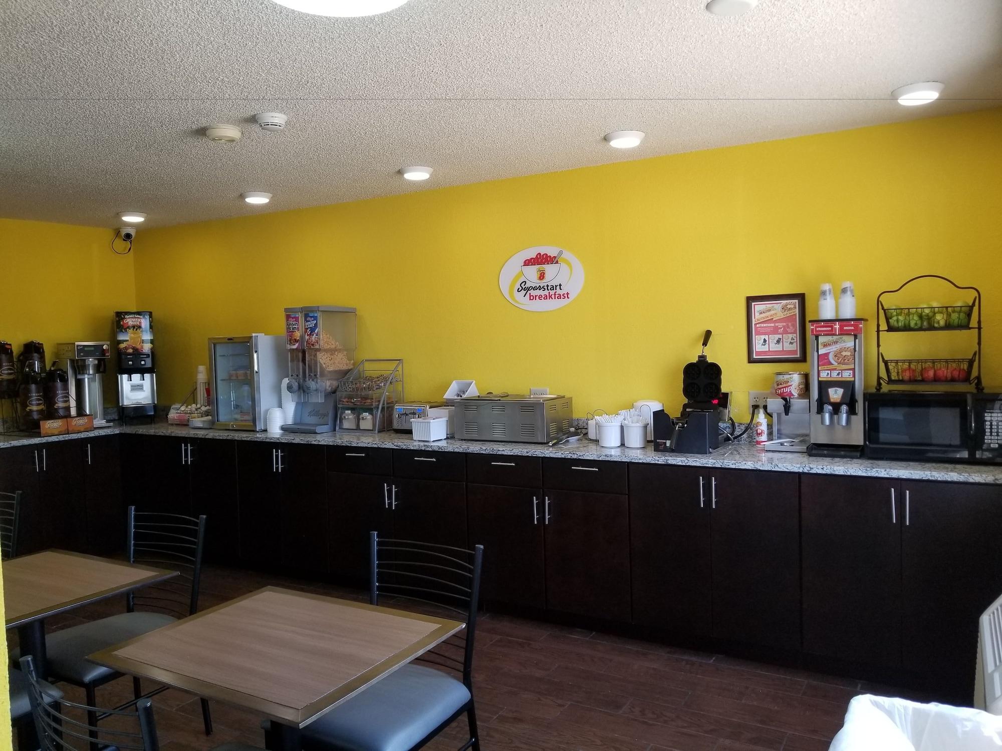 Restaurant Super 8 by Wyndham Keokuk