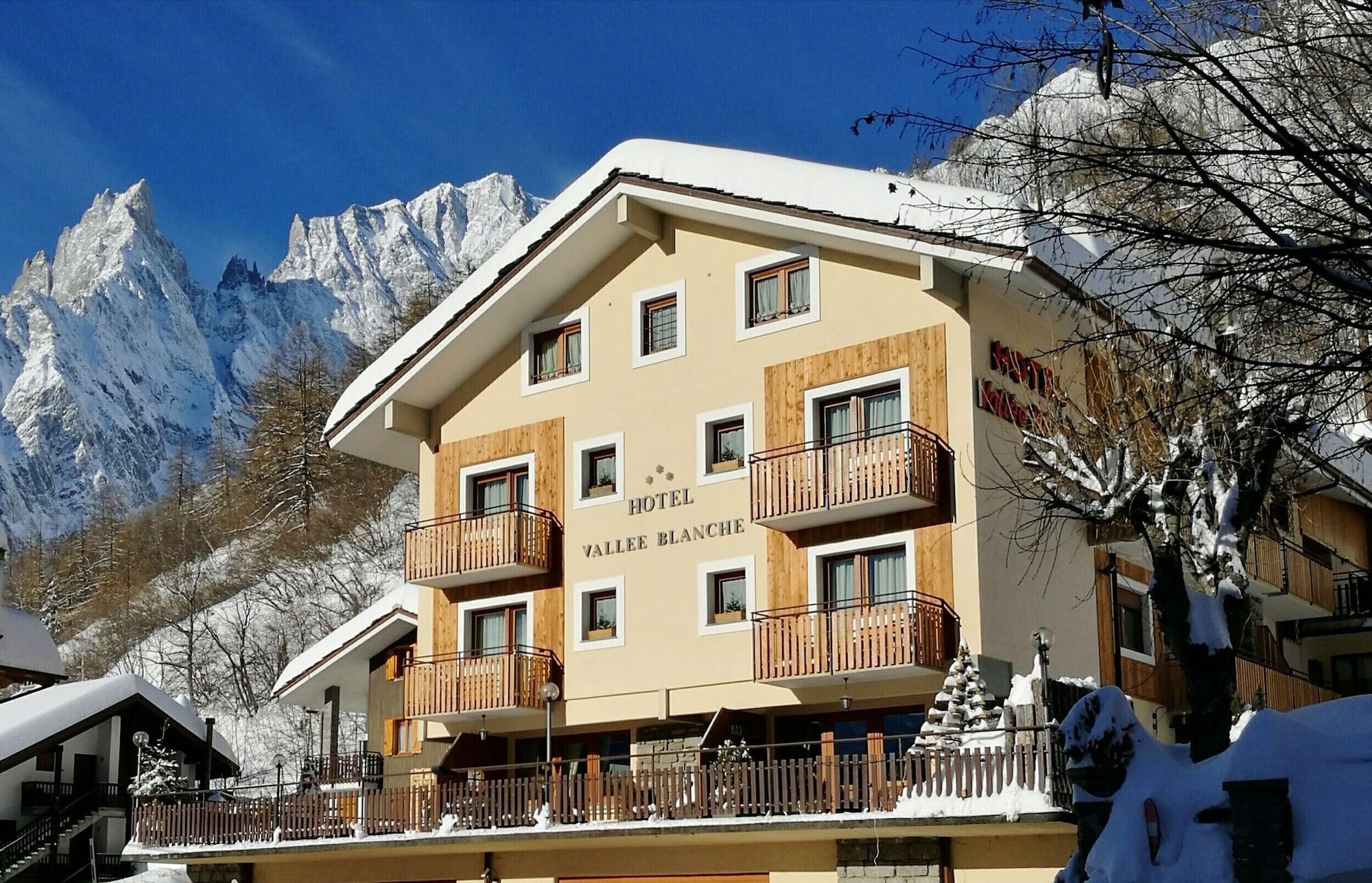 Vista Exterior Hotel La Vallee Blanche