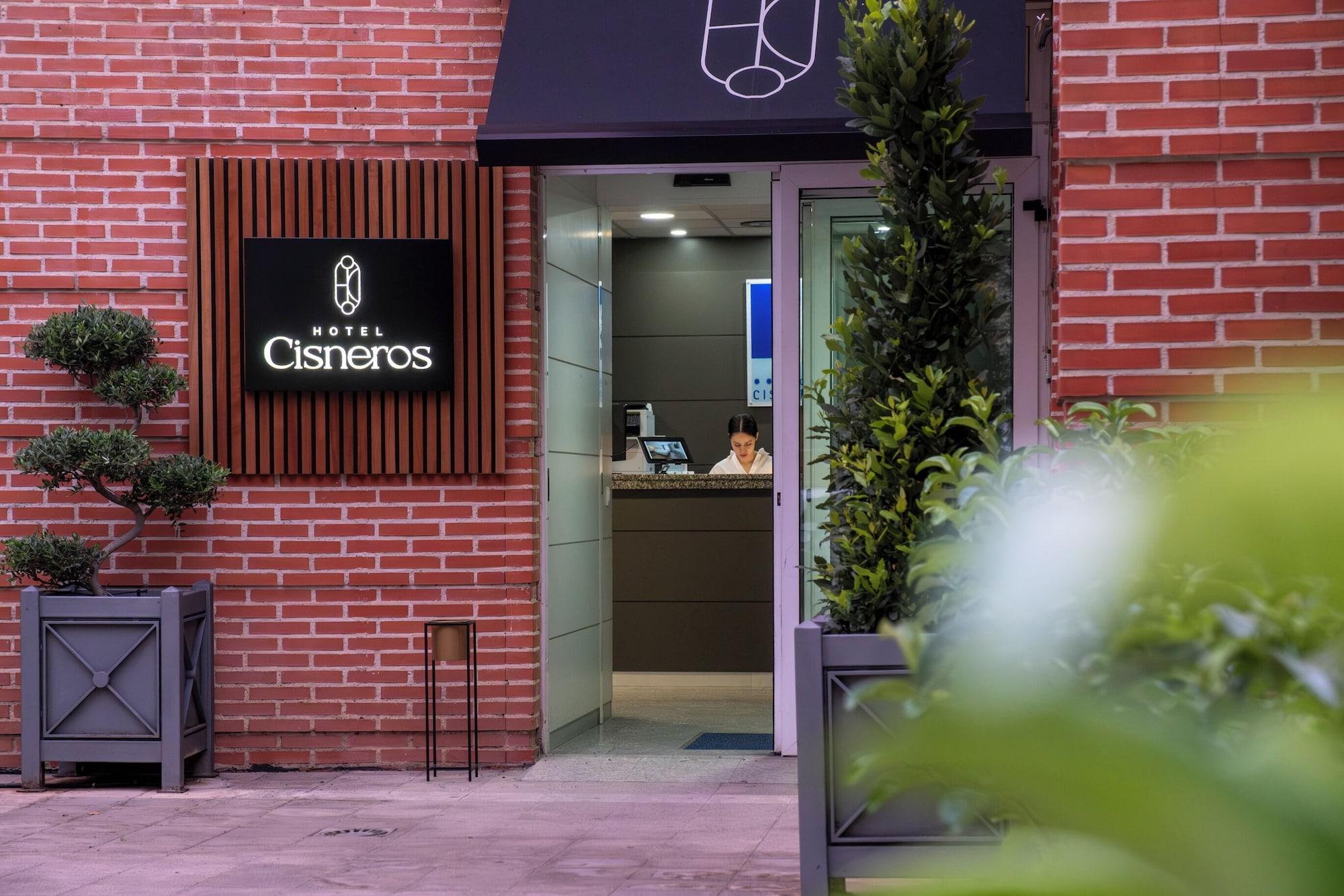 Vista Exterior Hotel Cisneros