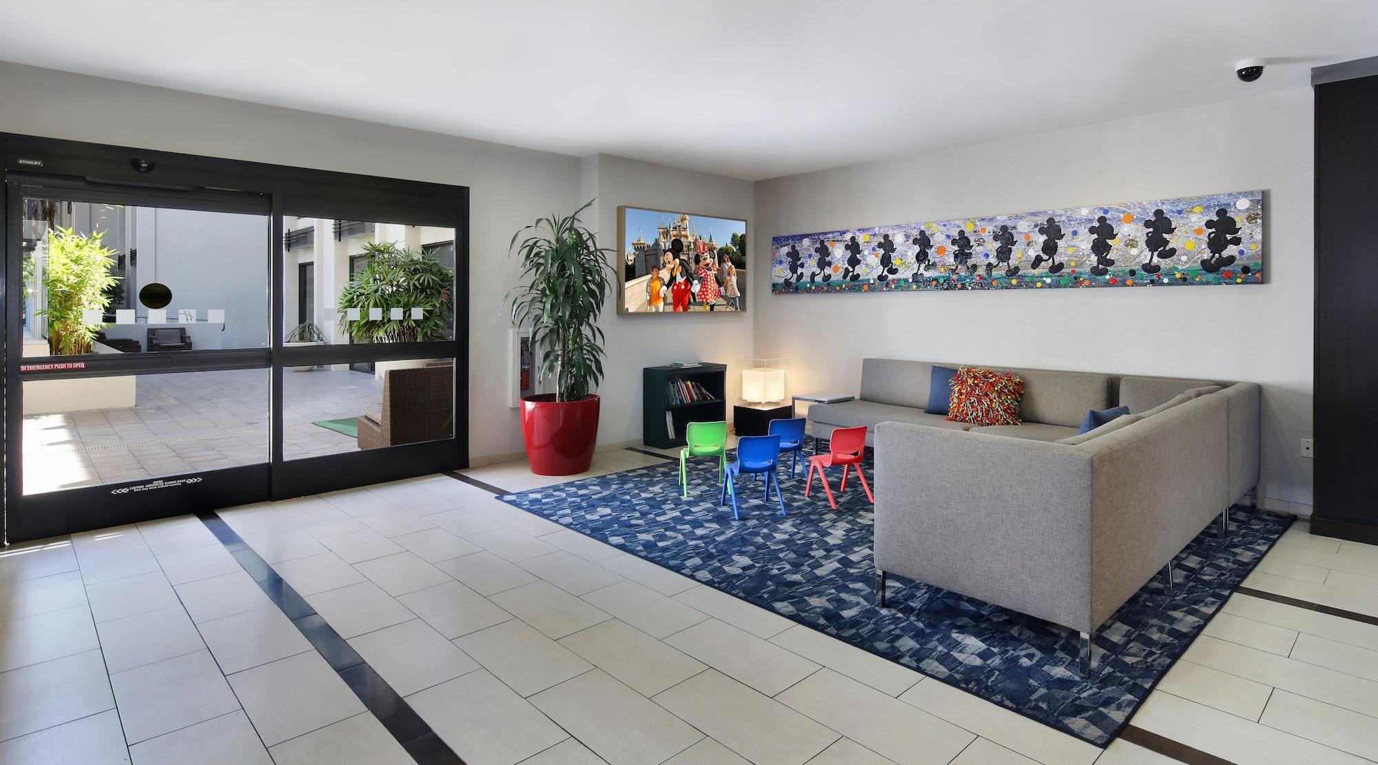 Vista Exterior Holiday Inn Hotel & Suites Anaheim by IHG