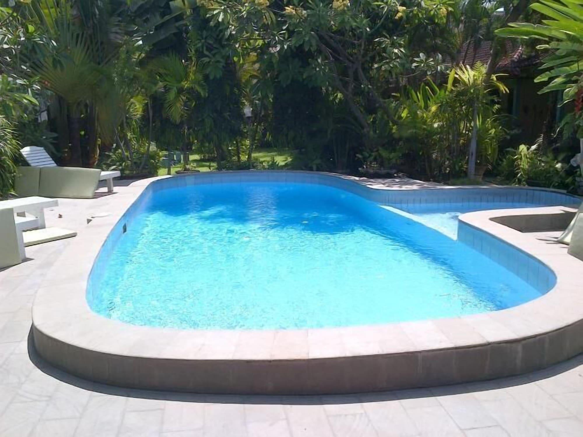Vista Piscina Adus Beach Inn