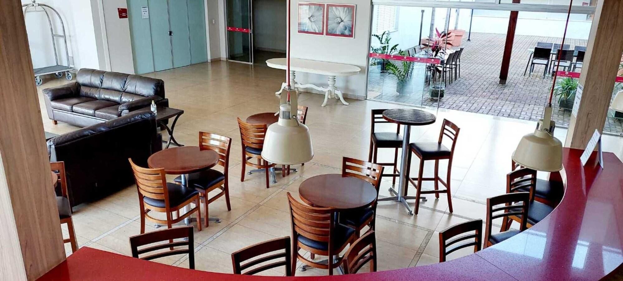 Bar/Salón Habitat Prime Hotel