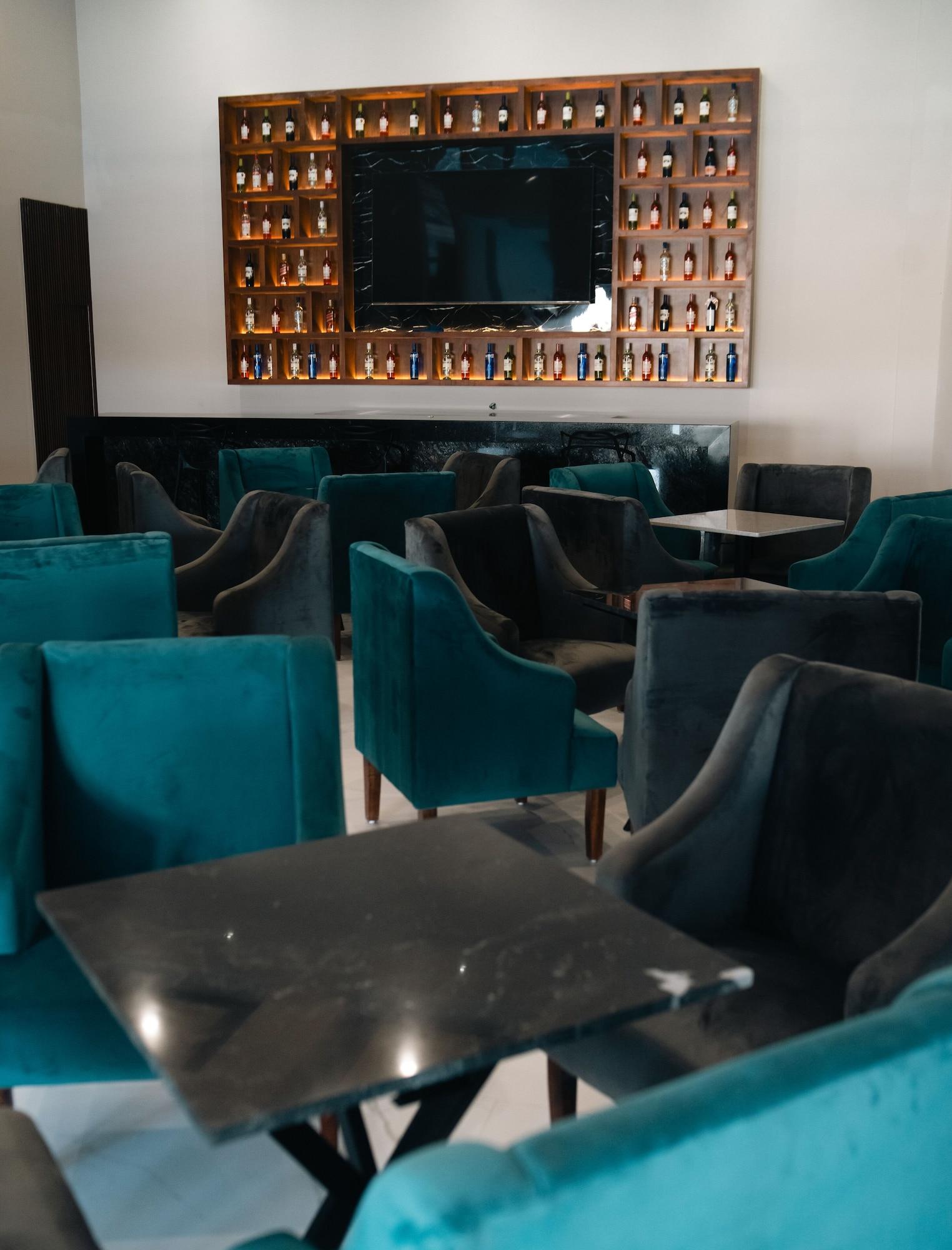 Bar/Salón High Garden Grand Hotel