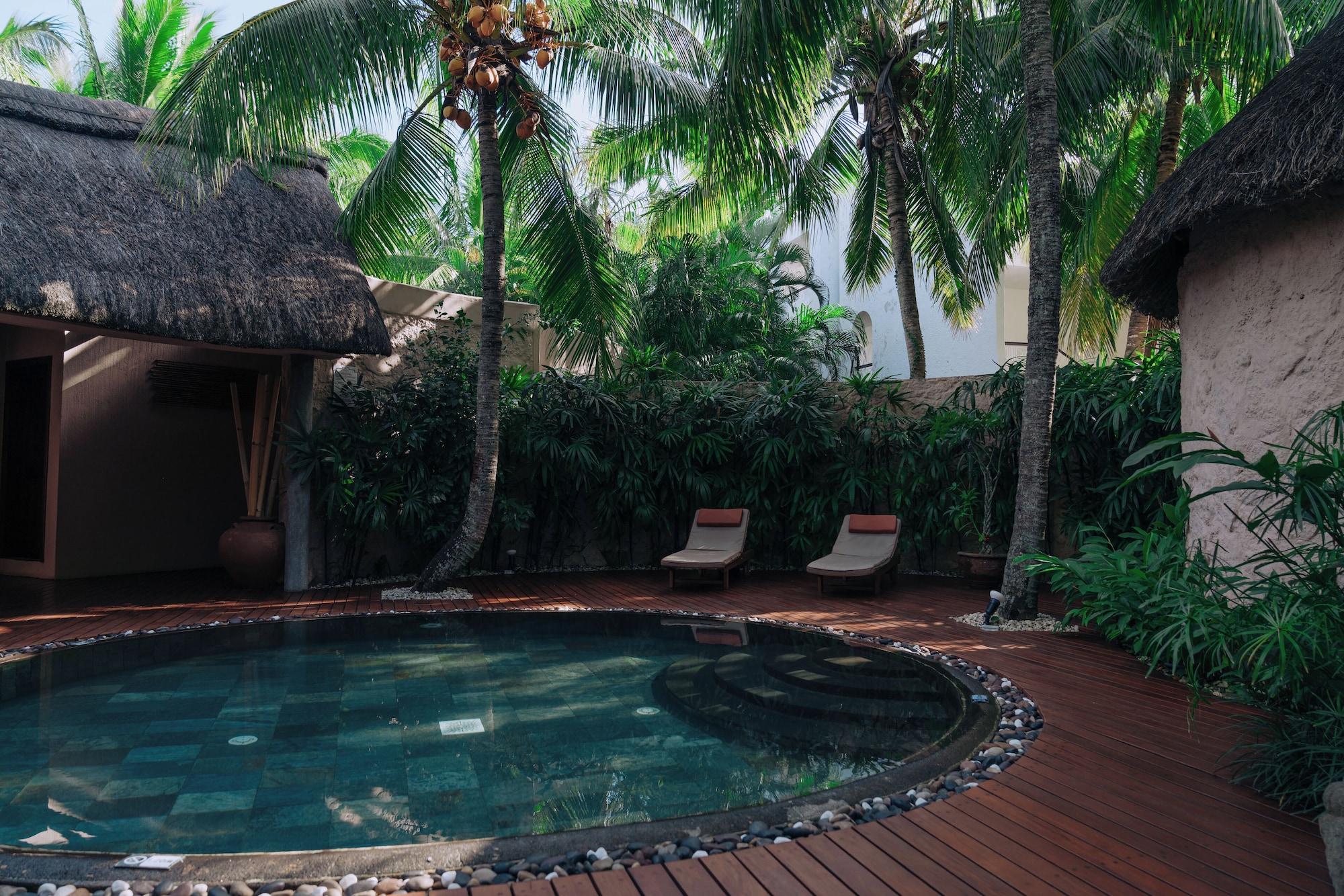 Vista Exterior Casuarina Resort & Spa