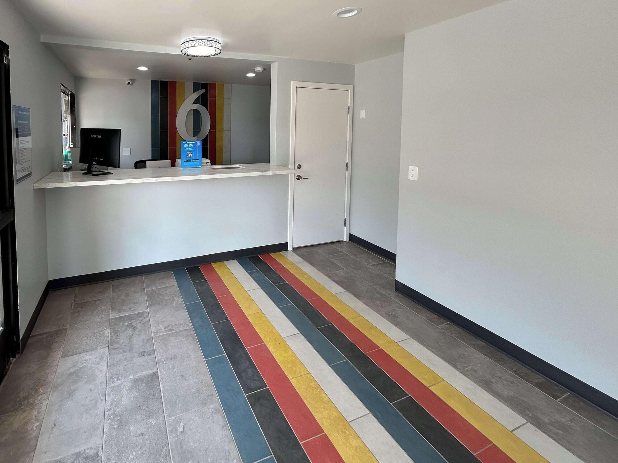 Vista Lobby Motel 6 Lake Elsinore, CA