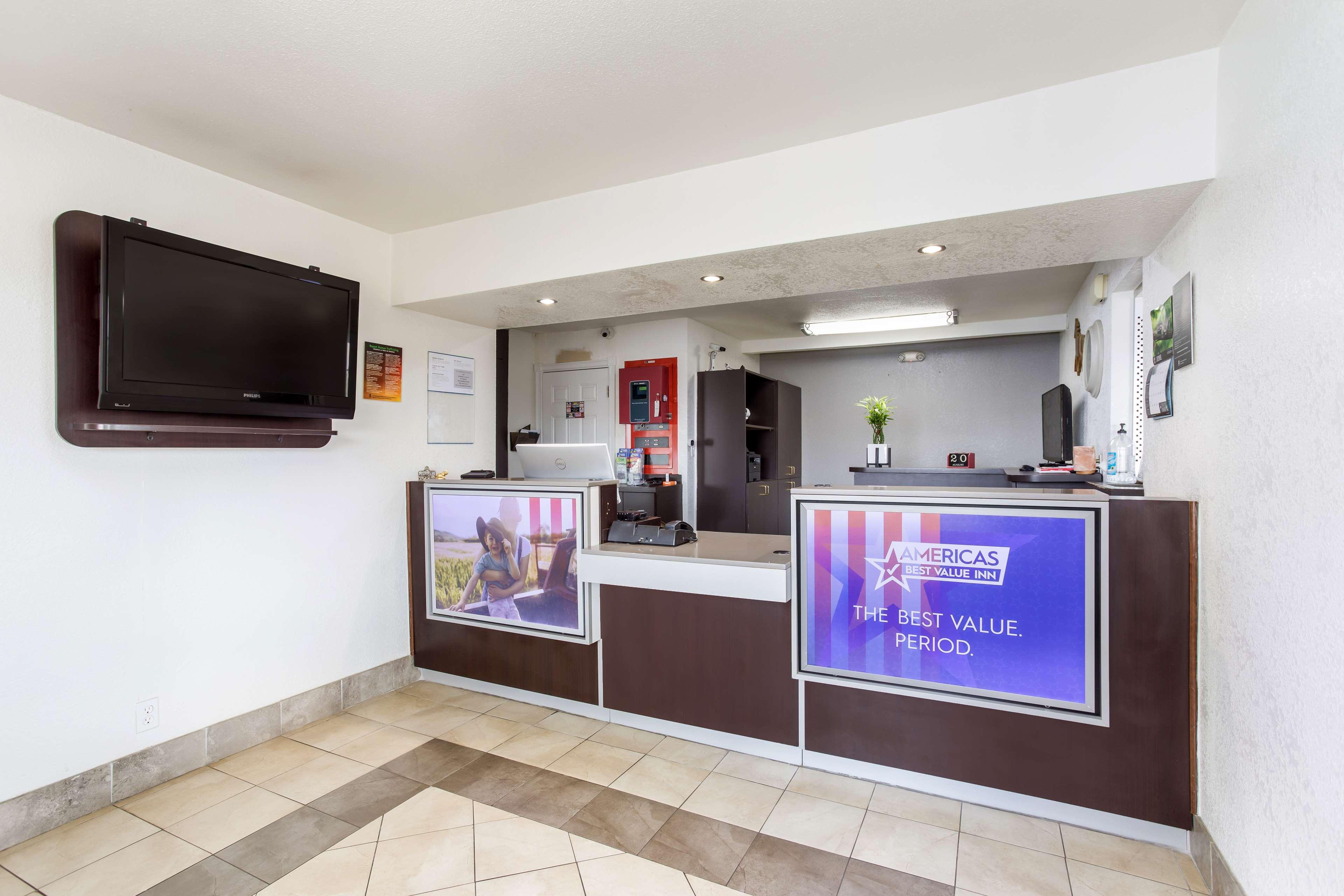 Vista Lobby Americas Best Value Inn Bowling Green
