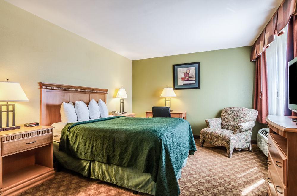 Habitación Rodeway Inn Hutchinson Area