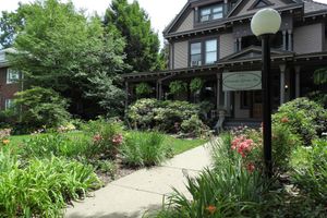 Alojamiento - Champaign Garden Inn