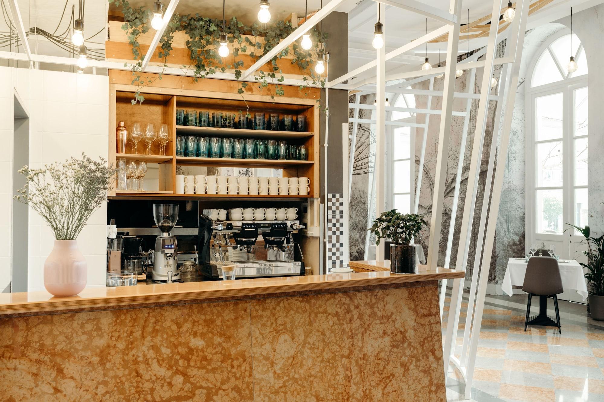 Bar/Salón Tartini
