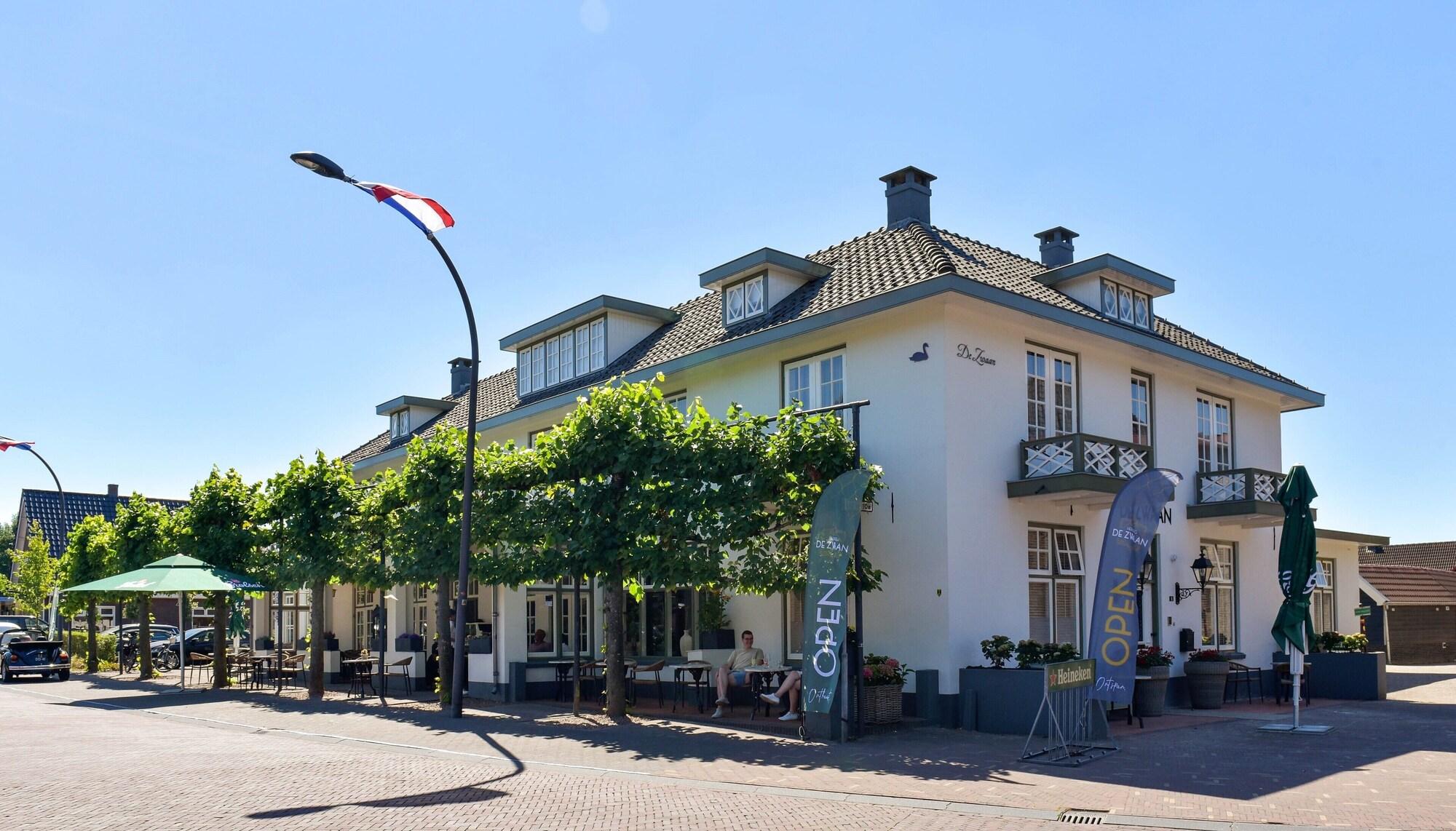 Varios Herberg de Zwaan